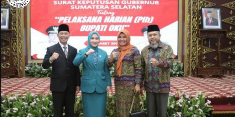 Gubernur Sumatera Selatan Serahkan SK Tentang PLH Bupati OKU, Bertempat di Griya Agung Palembang