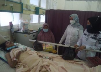 Peduli Kesembuhan Leni Pengidap Tumor Rahim, DPC Gencar Dan Tim Media Berikan Tali Kasih