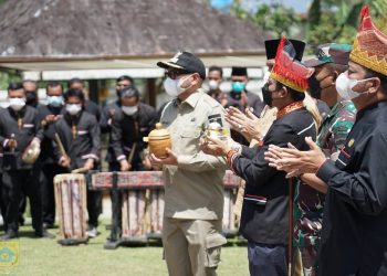 Dukung Pembangunan IKN, Tokoh Masyarakat Serahkan Tanah & Air dari Pakpak Bharat