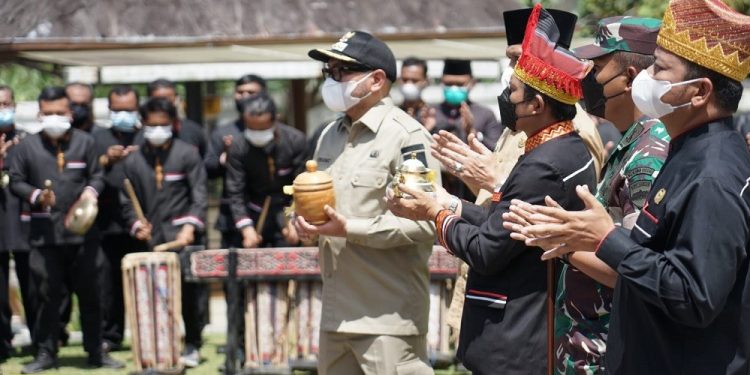 Dukung Pembangunan IKN, Tokoh Masyarakat Serahkan Tanah & Air dari Pakpak Bharat
