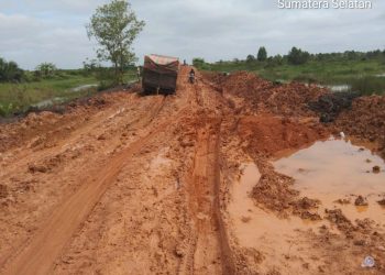 Tiga Desa di Kecamatan Sembawa Banyuasin Terisolasi Karena Akses Jalan Bagai Kubangan Kerbau, Pengusaha & Pemda Tutup Mata ?