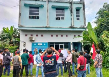 Diduga Lecehkan Profesi nya, Puluhan Wartawan Geruduk Kantor Harian Banyuasin