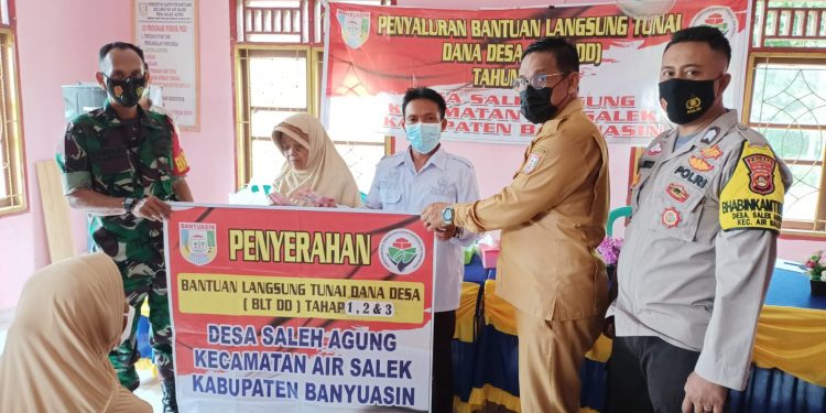 Pemdes Saleh Agung Bagikan Dana BLT DD Tahun 2022 ke 133 Keluarga Penerima Manfaat (KPM)