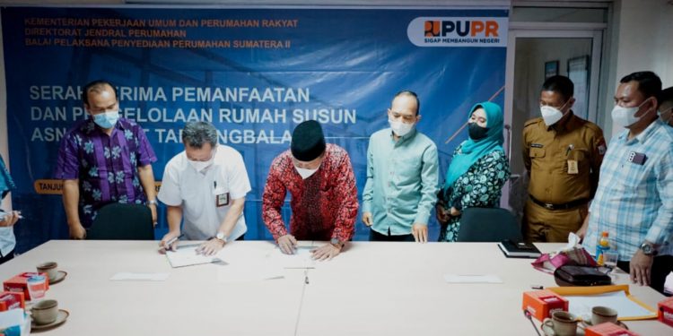 Walikota Tanjungbalai Tanda Tangani Serah Terima Pemanfaatan dan Pengelolaan Susu Jawa ASN Dengan Direktorat Jenderal Perumahan BP2P Sumut II