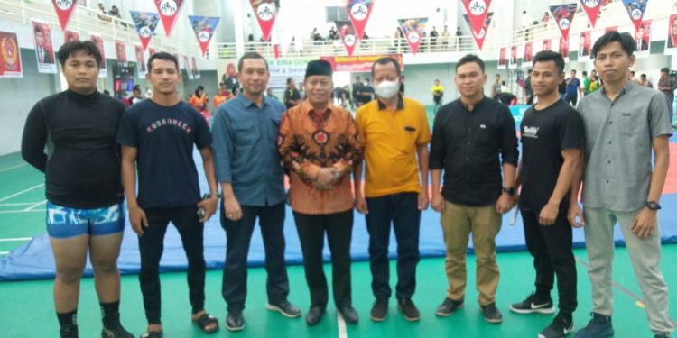 Wali Kota Tanjungbalai,Hadir Dalam Seleksi Daerah Atlit Gulat di Gedung Olahraga Baru Binjai, Dukung Penuh