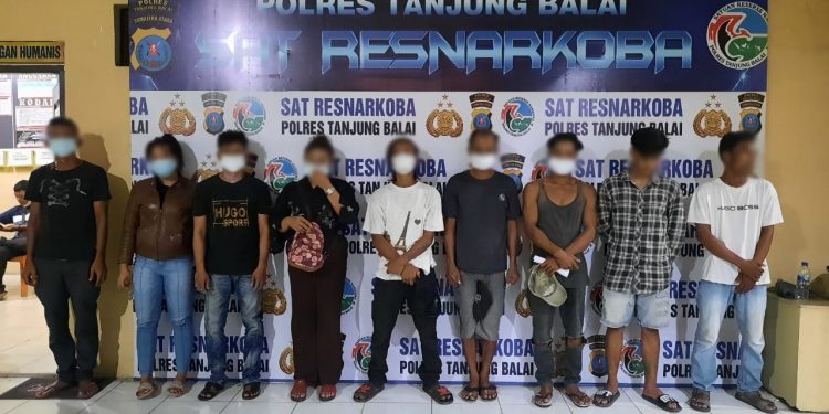 Penggerebekan Kampung Narkoba di Kota Tg.balai,7 Pria dan 2 Wanita, di Amankan