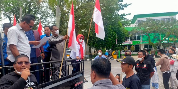 Gelar Demo Setelah Adakan Rembuk, Aktivis Sebut DPRD Muba: “Dewan Pengkhianat Rakyat”