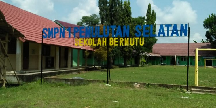 Kepala SMPN 1 Pemulutan Selatan Ogan Ilir, Diduga Gunakan Dana BOS Bertentangan Dengan Aturan ?