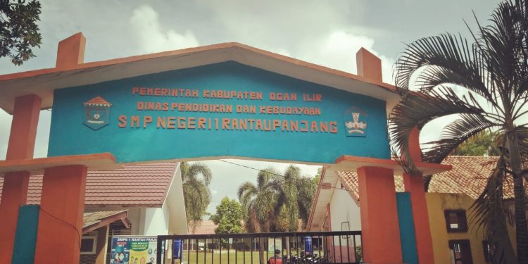 Kepala SMPN 1 Rantau Panjang Ogan Ilir, Tidak Transparan Gunakan Dana BOS Lebih Rp. 500 Jt, Ada Apa