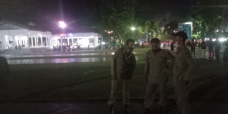 Satpol PP dan Wilayatul Hisbah (WH) Lakukan Pembubaran Kerumunan Massa di Lapangan Merdeka Kota Langsa