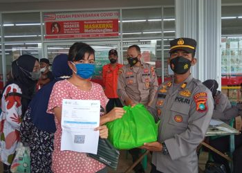 Polres Bangka Bersama Forkompimda Kab Bangka Adakan Vaksinasi Dan Pembagian BLT Kepada Masyarakat