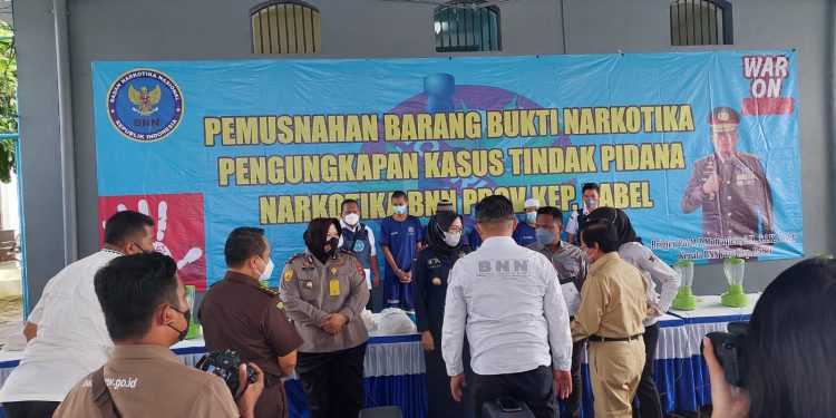Kapolres Pangkalpinang Terima Penghargaan dari Ketua BNNP Provinsi Kep. Bangka Belitung