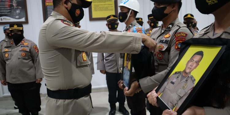 Tidak Masuk Dinas dan Disersi 2 (dua) Personil Polres Pangkalpinang Diberhentikan Tidak Dengan Hormat