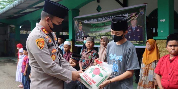 Polres Nias Santuni Anak Yatim Piatu Terdampak Covid – 19