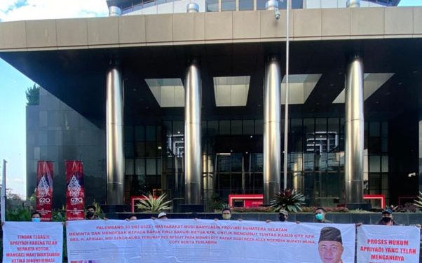 LSM Gransi Kembali Aksi Damai Bersama Masyarakat Muba, Meminta  KPK Tetapkan Apriyadi Sebagai Tersangka