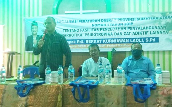 Pdt Berkat Kurniawan Laoli,S.Pd Berbagi Tali Kasih, Bantu Beras Kepada PKL dan Pengusaha Mikro di Kota Gunungsitoli