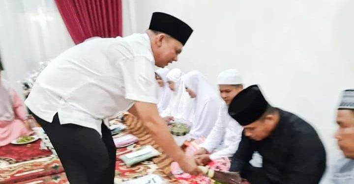 Bupati Labuhanbatu  Berikan Tepung Tawar Kepada Calon Jemaah Haji