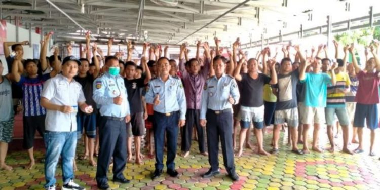 Komitmen Jaga Kesehatan WBP, Pihak Lapas Sekayu Bagikan Perlengkapan Mandi Secara Rutin