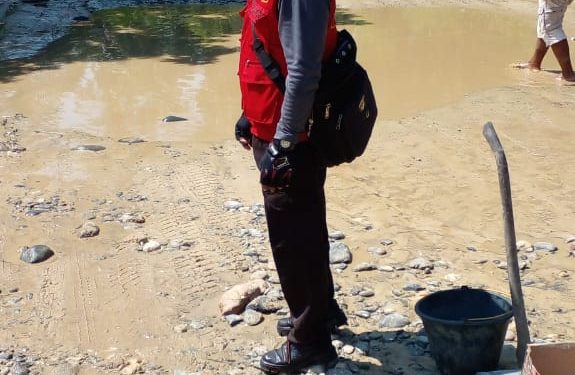 Jalan Lintas Desa Rintis Menuju Ke Kabupaten Labusel Seperti Kubangan Air, Pj Kades Janji Tahun 2022 Akan di Bangun