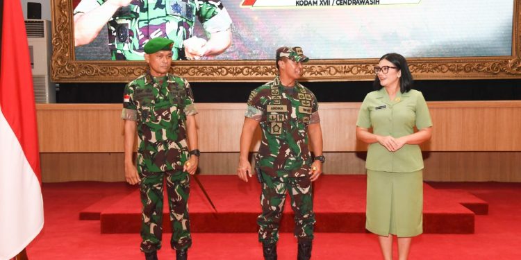 Danrem 172/PWY JO Sembiring Resmi Sangdang Pangkat Brigadir Jenderal