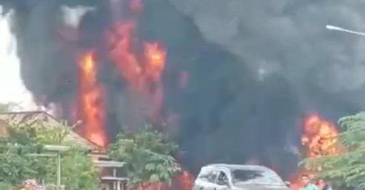 Musibah Kebakaran di Dusun 4 Ulak Teberau, Akibat Mobil Pengangkut Minyak Alami Kecelakaan