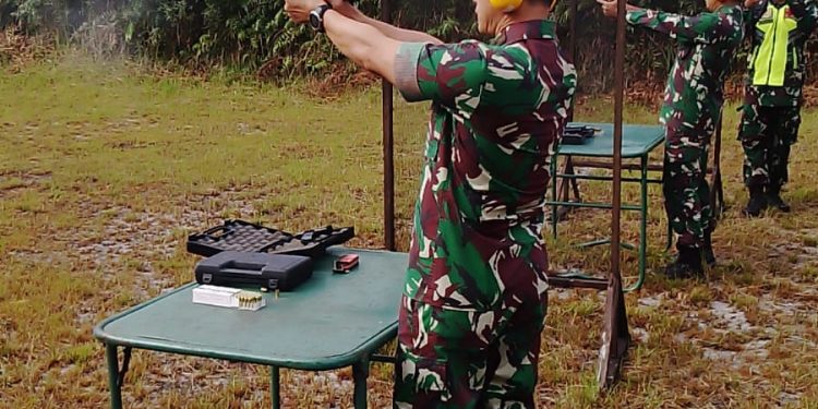 Danrem Dan Prajurit Korem 045/Gaya Gelar Latihan Menembak Senjata Ringan