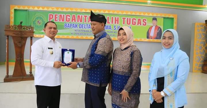 Gelar Alih Tugas Ketua PN Ratauprapat, Bupati Doakan Delta Tamtama SH.,MH Sukses Dalam Karir