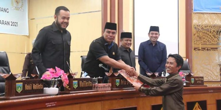 Pandangan Umum Fraksi DPRD Kota Padang Panjang Terhadap Penjelasan Ranperda APBD Tahun Anggaran 2021