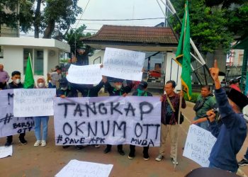 Aksi Damai Di Pengadilan Tipikor Palembang, IMMUBA Tuntut KPK Tuntaskan Kasus OTT, Minta Tetapkan Apriyadi Sebagai TSK