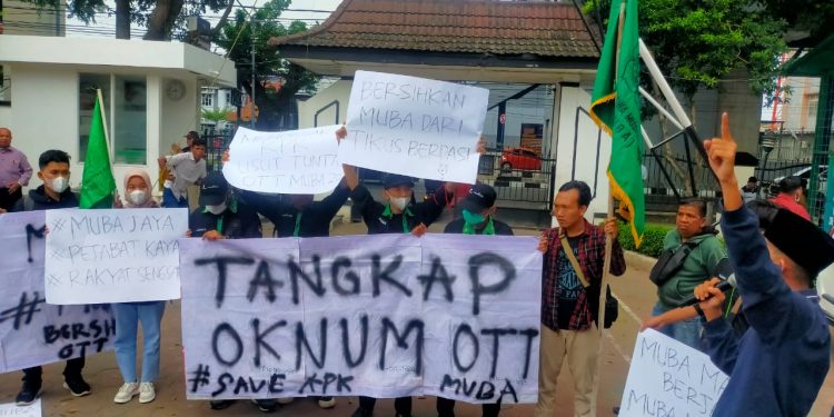 Aksi Damai Di Pengadilan Tipikor Palembang, IMMUBA Tuntut KPK Tuntaskan Kasus OTT, Minta Tetapkan Apriyadi Sebagai TSK