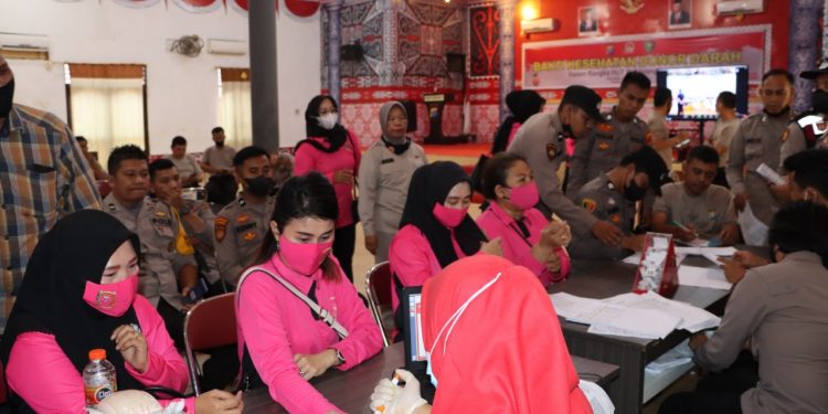 Menymabut Hari Bhayangkara ke – 75 Polres Labuhanbatu Menggelar Bakti Kesehatan Donor Darah