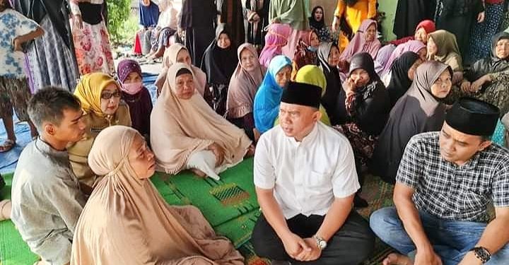 Bupati Labuhanbatu Melayat Ke Rumah Almarhum Ustadz Bukhori