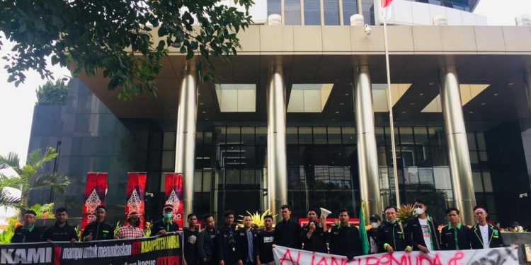 Minta Tetapkan TSK Nama – nama Yang Disebut Dalam Fakta Persidangan, Aliansi Pemuda Mahasiswa MUBA Demo di Depan KPK