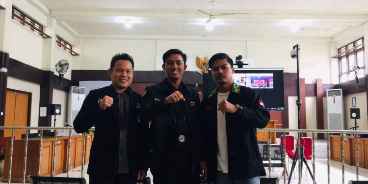 Aliansi Pemuda & Mahasiswa Muba Ikuti Persidangan OTT Bupati Muba di Pengadilan Negeri Palembang
