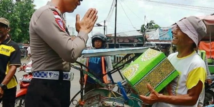Peringati HUT Lalu Lintas, Satlantas Polres Muba Bagikan Sembako