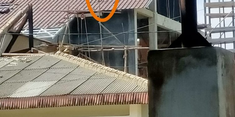 Pekerjaan Penataan Perkantoran UPTD Kabupaten Muba, Diduga Langgar Undang-undang Serta Ancam Keselamatan Pekerjanya