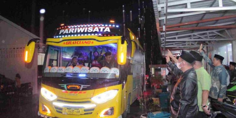 Bupati labuhanbatu Dr.H.Erik Atrada Ritonga,M.K.M, Lepas Pemberangkatan Peserta FSQ Labuhanbatu