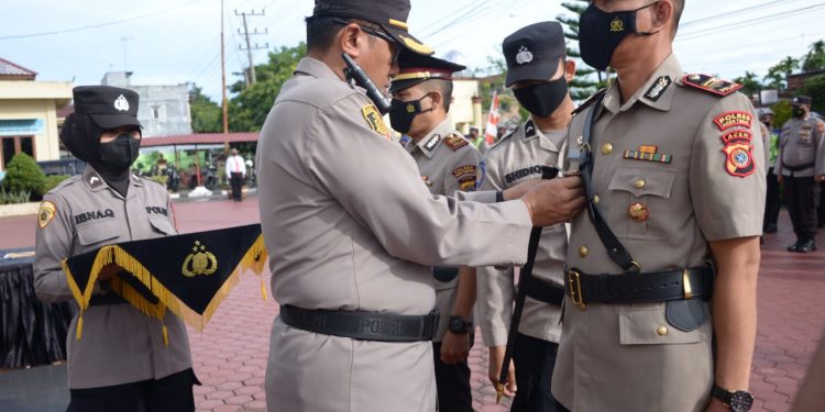 Kapolres Langsa Pimpin Sertijab Kapolsek Langsa Timur dan Penyerahan Penghargaan Personil Berprestasi