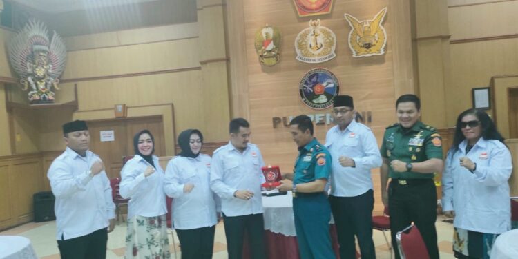 Ketua Presidium FPII, Presiden ABS dan Jajaran Sambangi Kapuspen TNI di Mabes TNI, Bahas Program Kerjasama Dengan TNI
