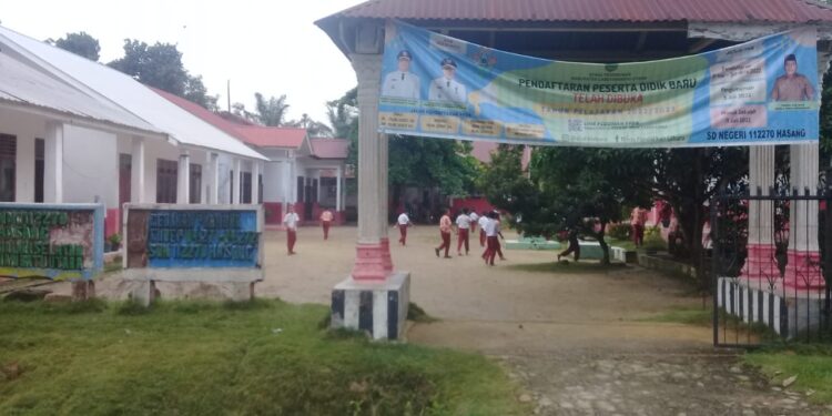 12 Tahun Mengabdi Sebagai Guru Honorer, Diduga SK Roslina Naipospos di Tahan Kepala SSD 112270 Hasang