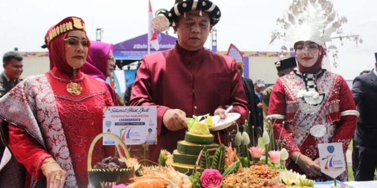 Bupati Labuhanbatu Resmi Buka Rapat Paripurna dan Resepsi, Syukuran HUT Pemkab Ke – 77 Thn  Labuhanbatu, di Ruang Rapat  DPRD