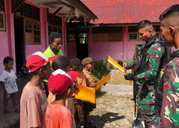 Satgas Pamtas Yonif 132/BS Mengajar