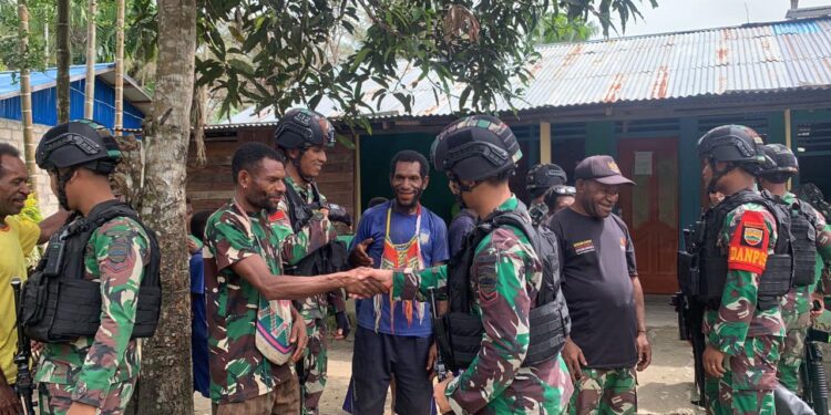 Satgas Pamtas Yonif 132/BS Masuk Dapur Warga Kp.Banda