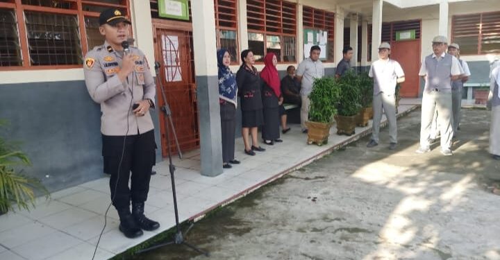 Ipda DR.Iskandar Sipayung,SH.,MH Menjadi Pembina Upacara di SMA Swasta Aek Nabara