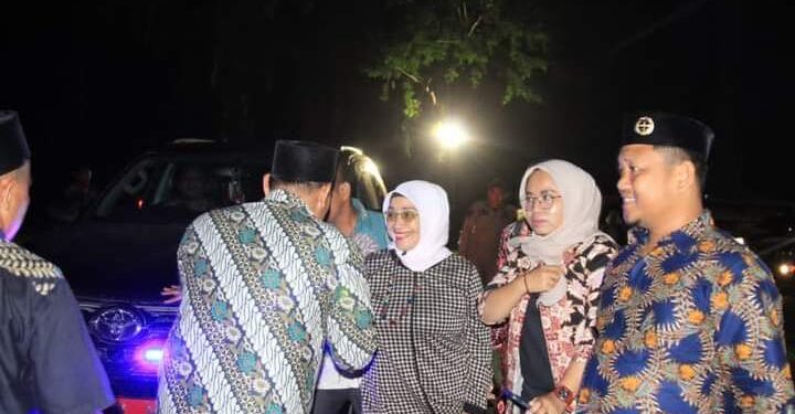 Waka Mabicab Bersama Wakil Bupati Labuhanbatu.Hj. Ellya Rosa Siregar S.Pd, MM, Menghadiri Welcome Night Perkemahan Wirakarya Daerah (PWD) Sumut Tahun 2022