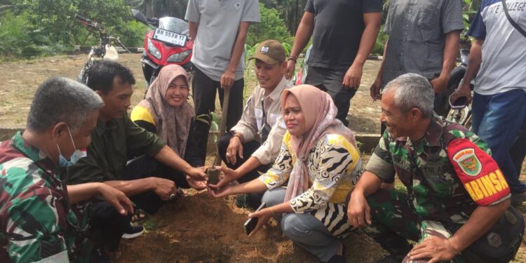 Koramil Babat Toman, Kabupaten Muba, Bersama Warga Masyarakat Kompak Lakukan Penghijauan