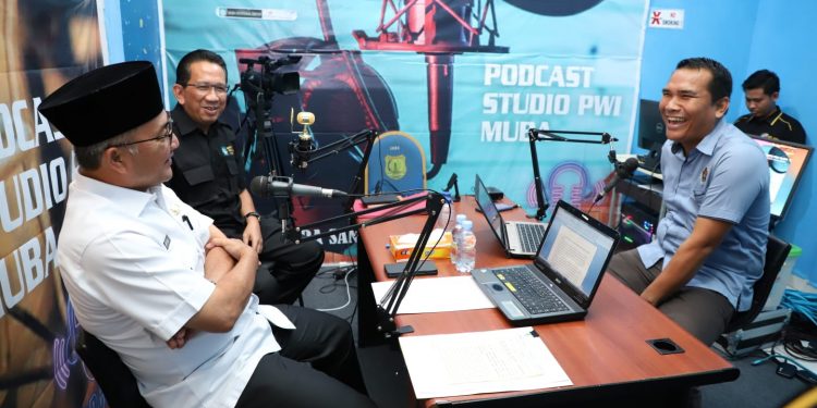 Pj Bupati Apriyadi Podcast Bersama PWI Muba Bahas MVC dan  Berdayakan SDM Lokal