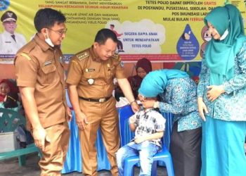 Camat Panai Hulu Saat Meninjau Pelaksanaan PIN Polio