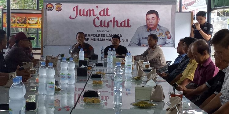 Wakapolres Langsa, Pimpin Jumat Curhat Bersama Masyarakat Peukan Langsa