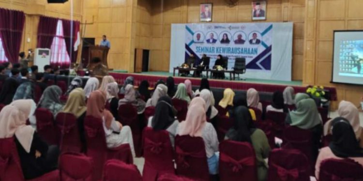 Kaum Milinial Kota Langsa Ikuti Seminar Kewirausahaan